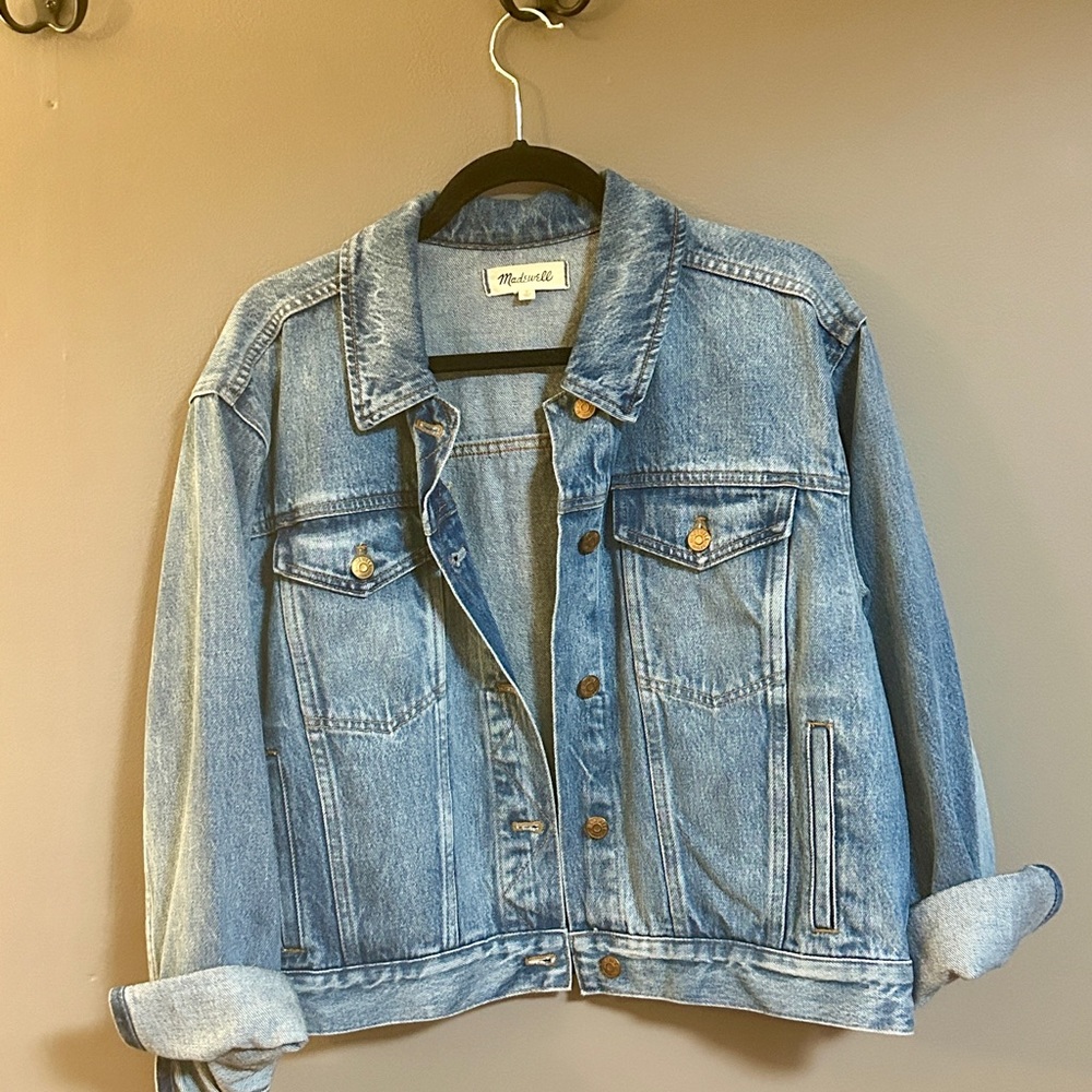 Like new!  Madewell oversized truckers jean jacket.